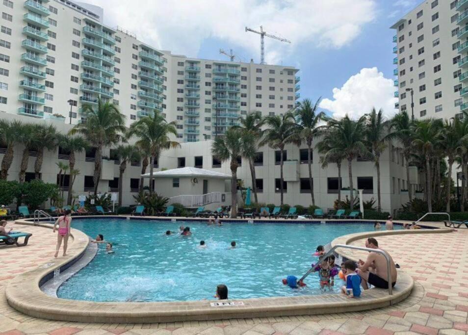 Lovely Apartment In The Beach- Tides Hollywood Exterior photo